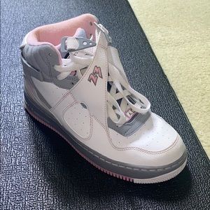 NIKE AIR JORDAN GIRLS SIZE 6